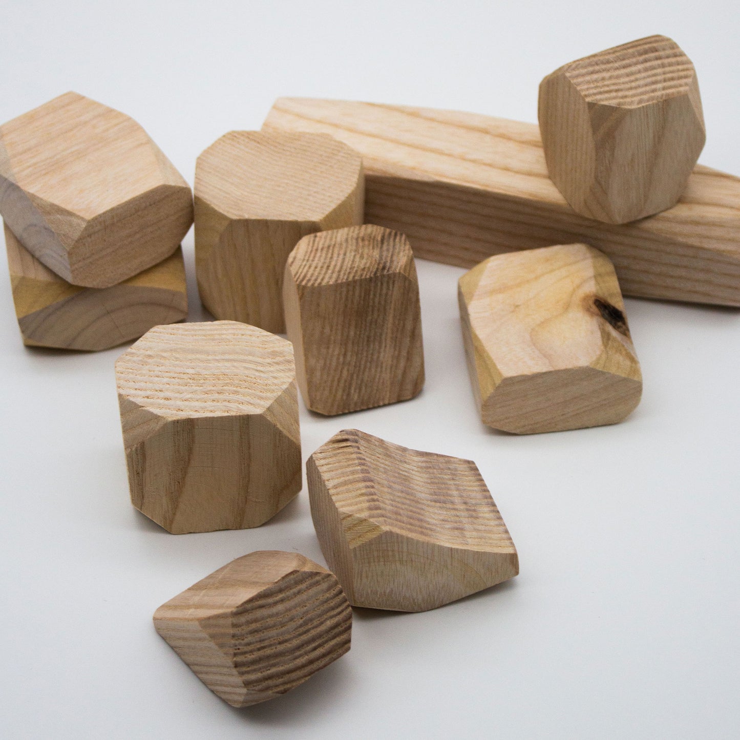 Houten rotsen blank