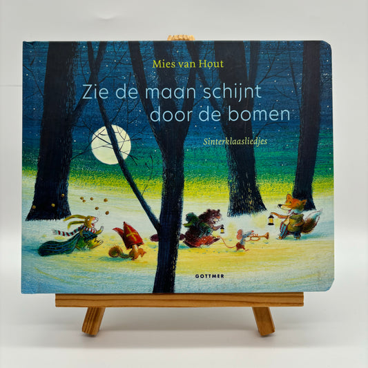 Zie de maan schijnt door de bomen